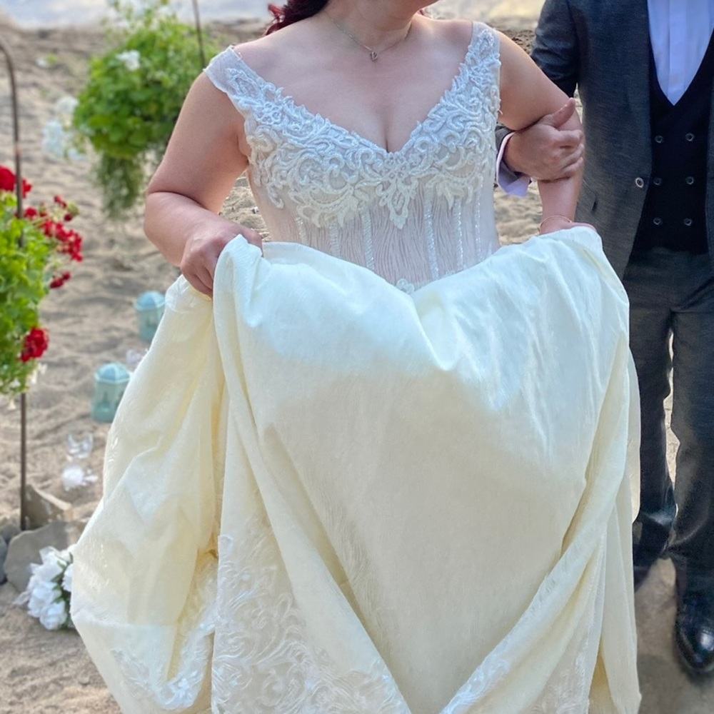 Wedding dress